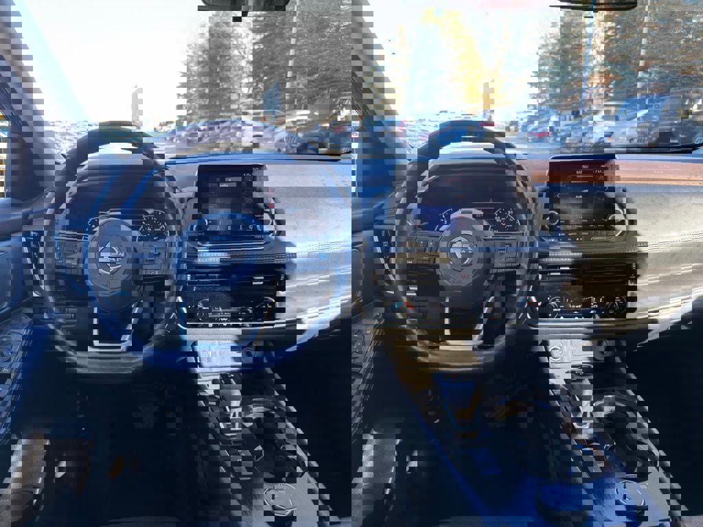 Used 2023 Nissan Rogue SV w/ SV Premium Package image 16