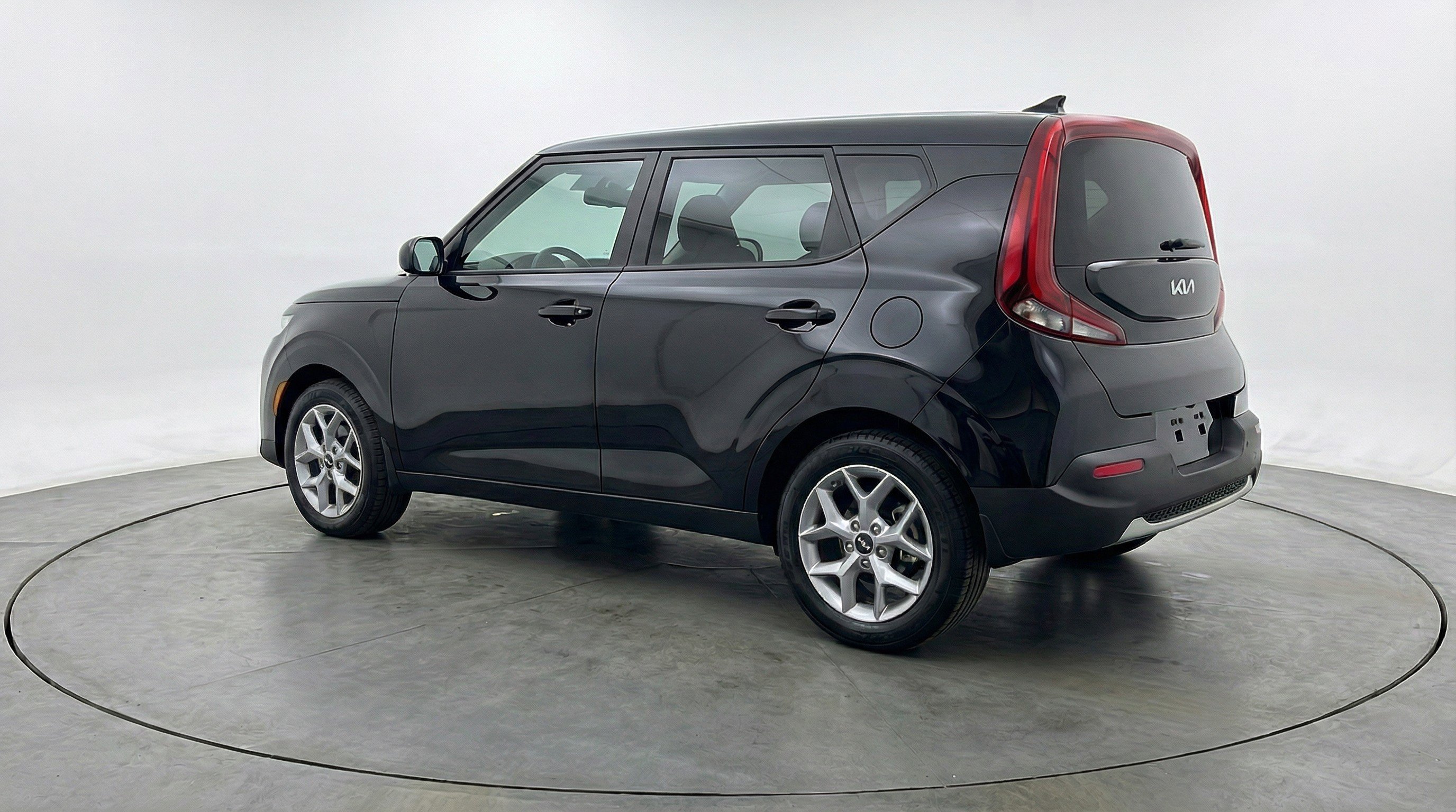 Used 2025 Kia Soul LX w/ LX Technology Package FWD image 6