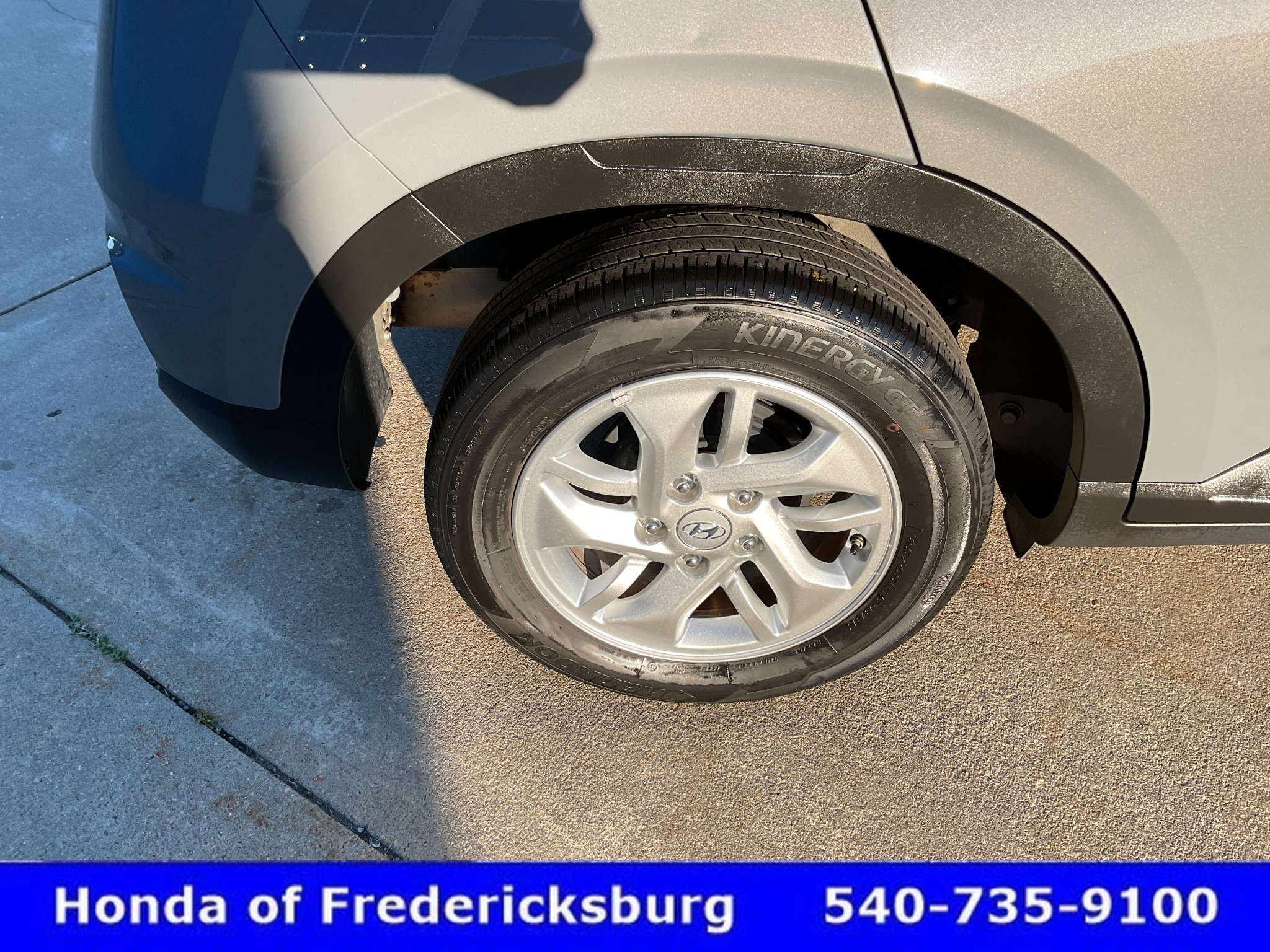 Used 2023 Hyundai Venue SE FWD image 12