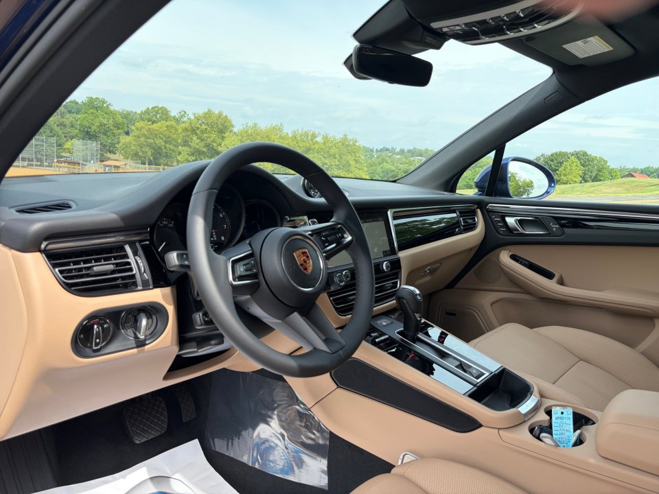 New 2026 Porsche Macan AWD/4WD image 4