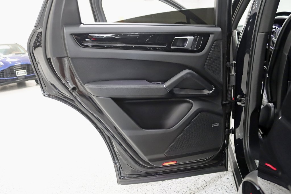Used 2022 Porsche Cayenne S AWD/4WD image 38