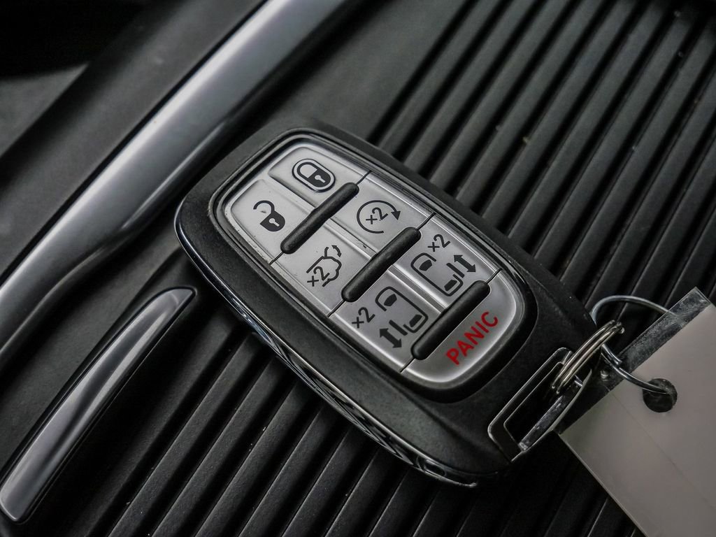 Used 2024 Chrysler Pacifica Touring-L image 34