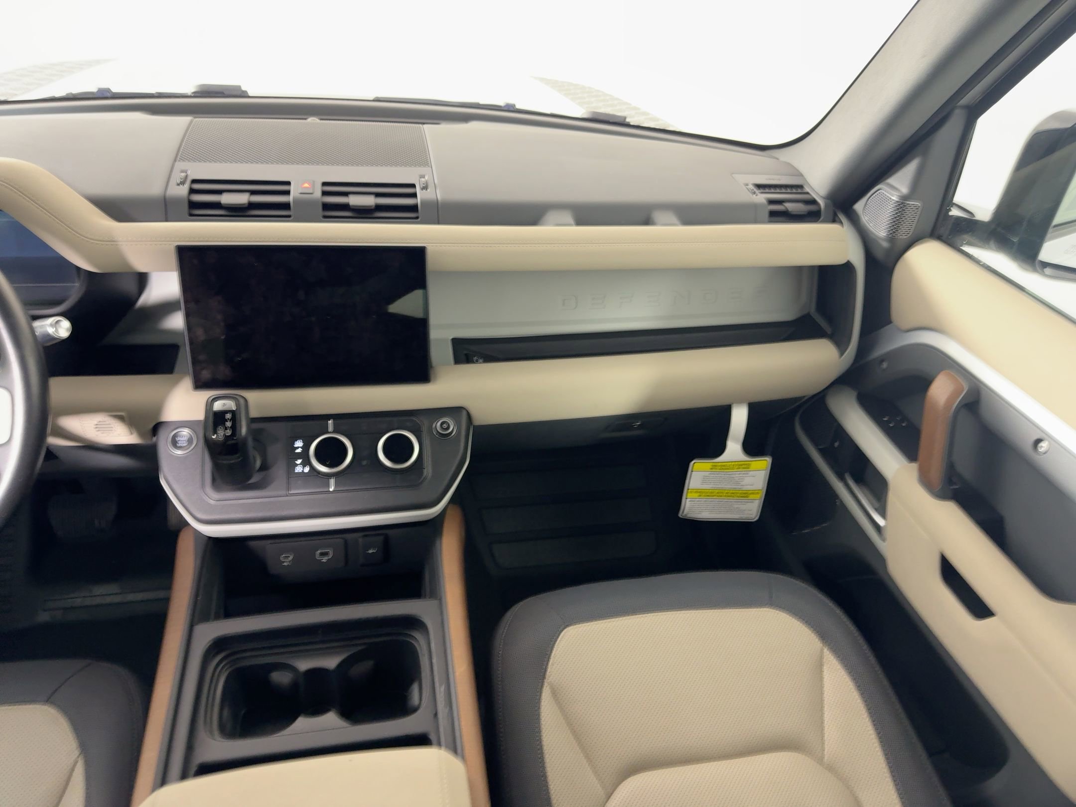 Used 2022 Land Rover Defender 110 X-Dynamic SE image 25