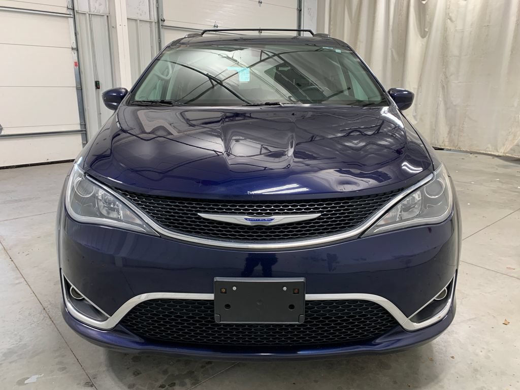 Used 2018 Chrysler Pacifica Touring-L FWD image 14