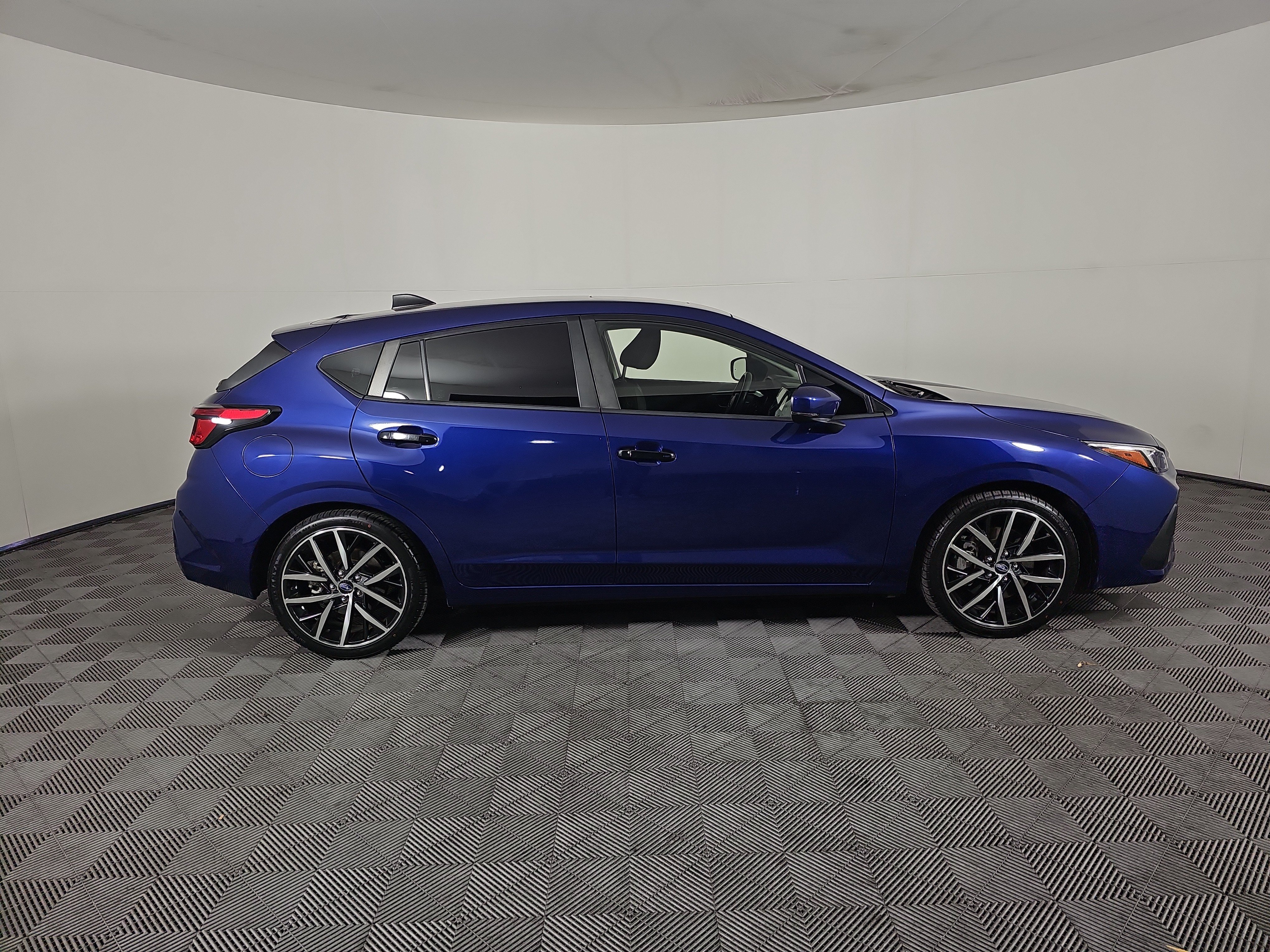 Used 2024 Subaru Impreza 2.0i Sport AWD/4WD image 3