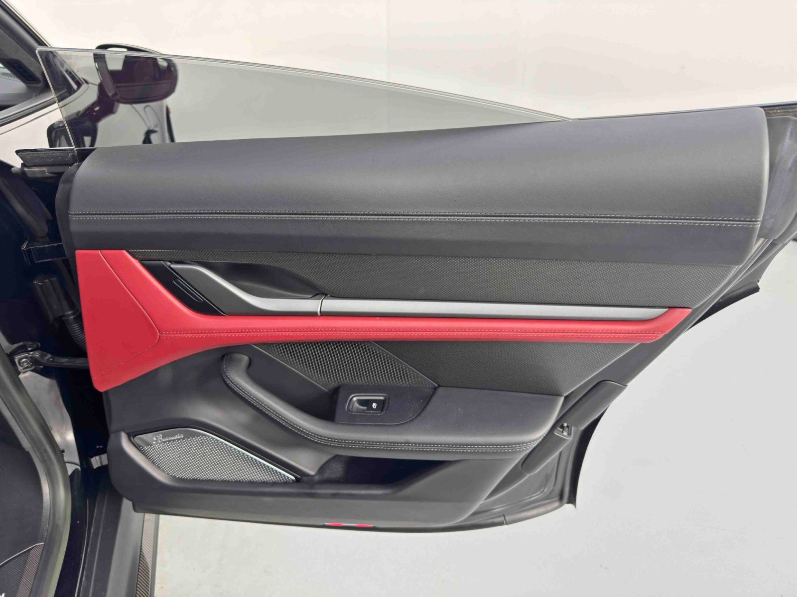 Used 2022 Porsche Taycan Turbo S image 51