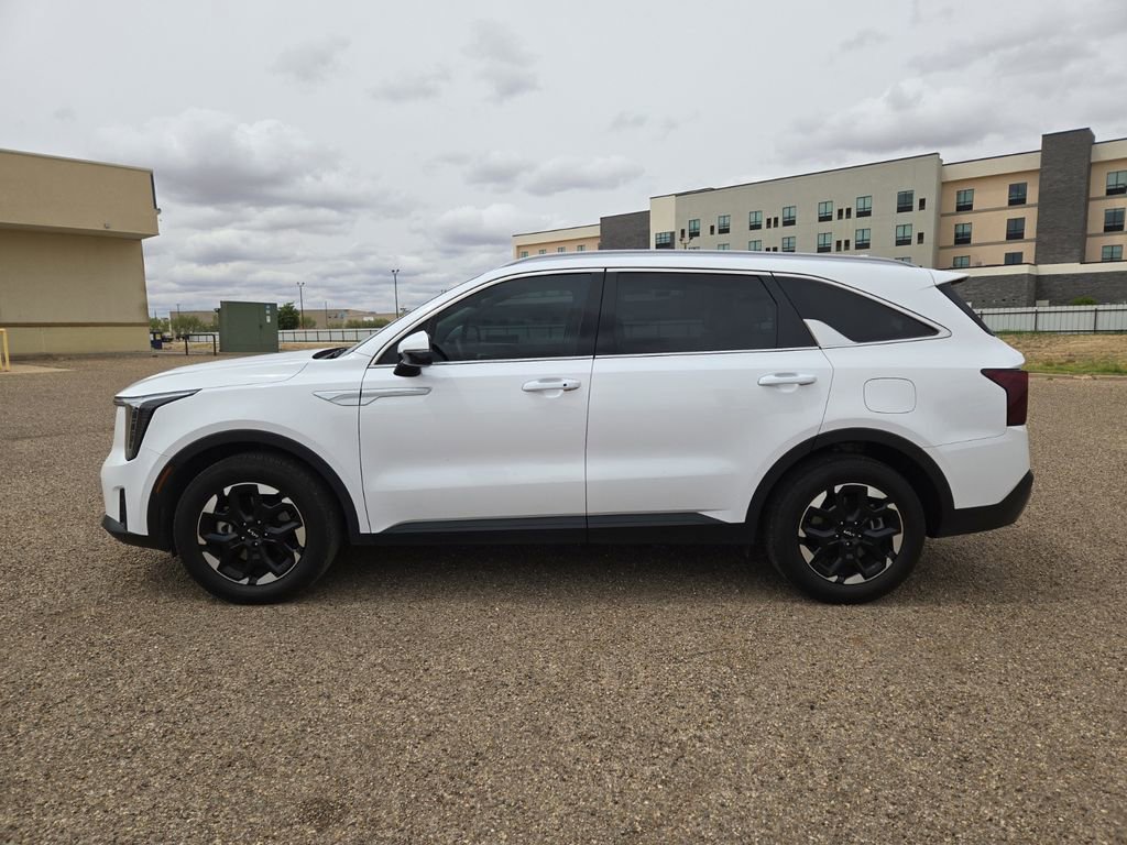 Used 2025 Kia Sorento S FWD image 2