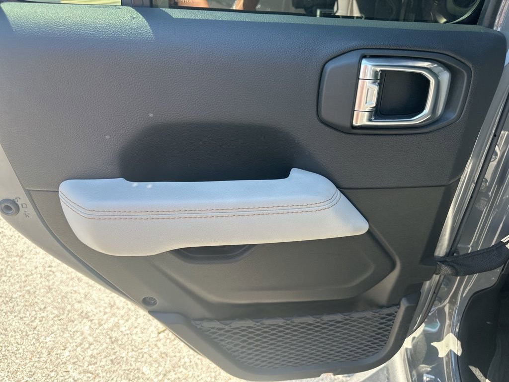 Used 2022 Jeep Gladiator Overland AWD/4WD image 30