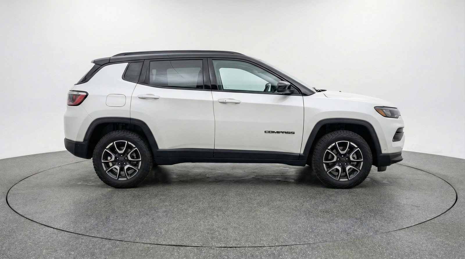 Used 2025 Jeep Compass Trailhawk AWD/4WD image 11