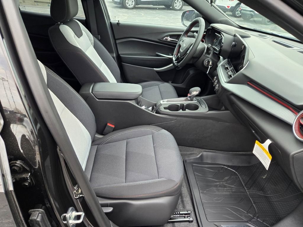 New 2026 Chevrolet Trax RS w/ Sunroof Package image 4