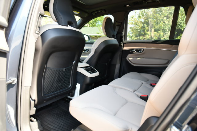 New 2026 Volvo XC90 B6 Plus w/ Protection Package Premier AWD/4WD image 17