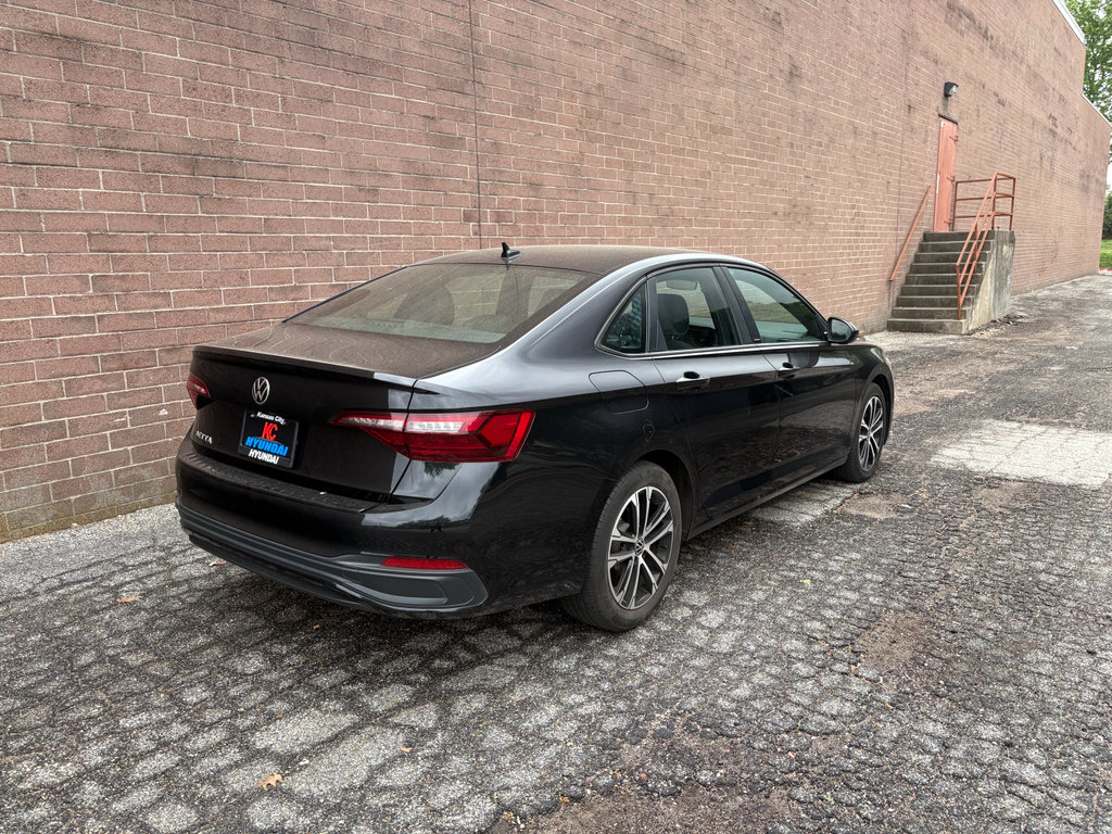 Used 2024 Volkswagen Jetta Sport FWD image 6
