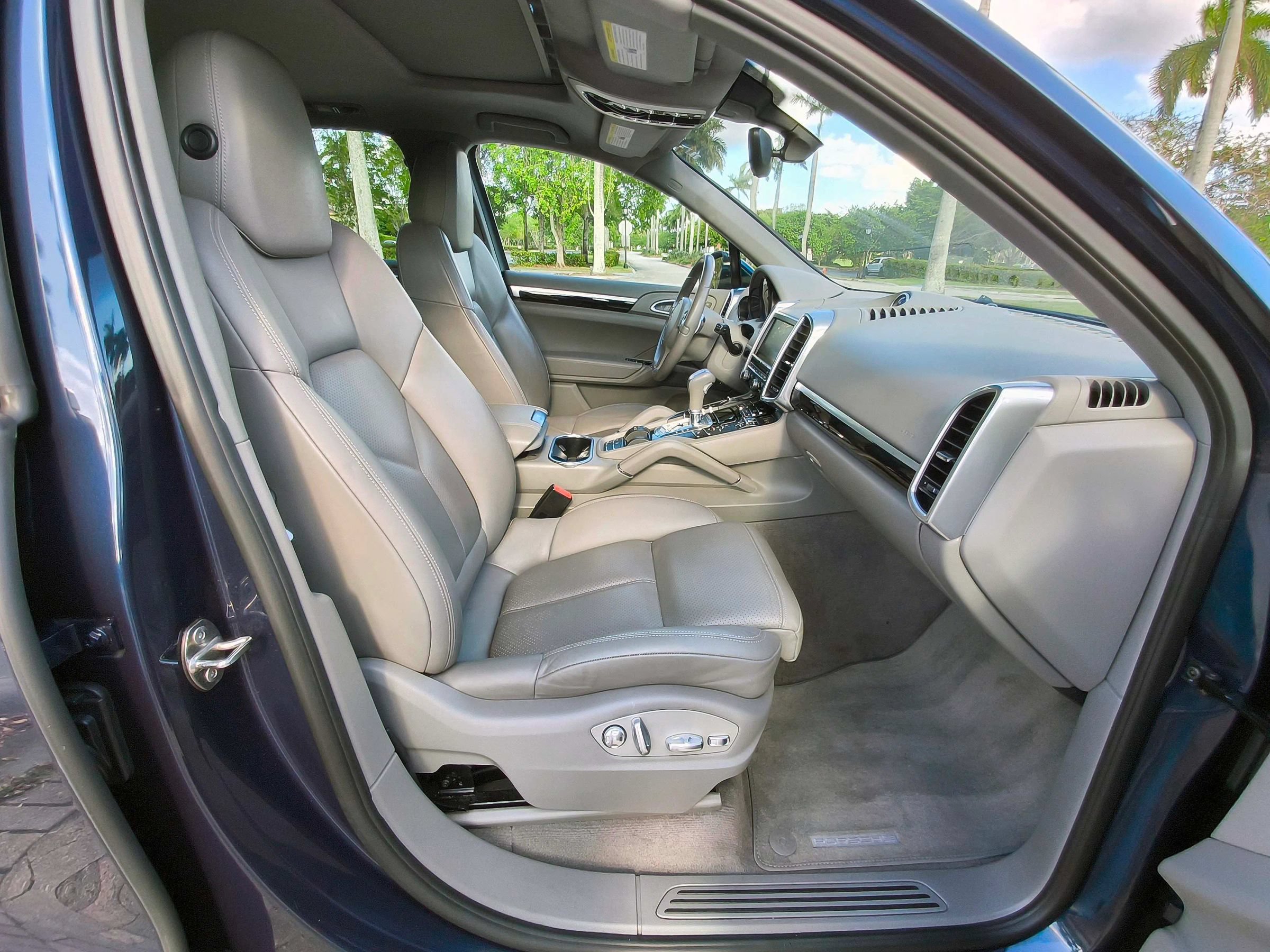 Used 2014 Porsche Cayenne AWD/4WD image 40