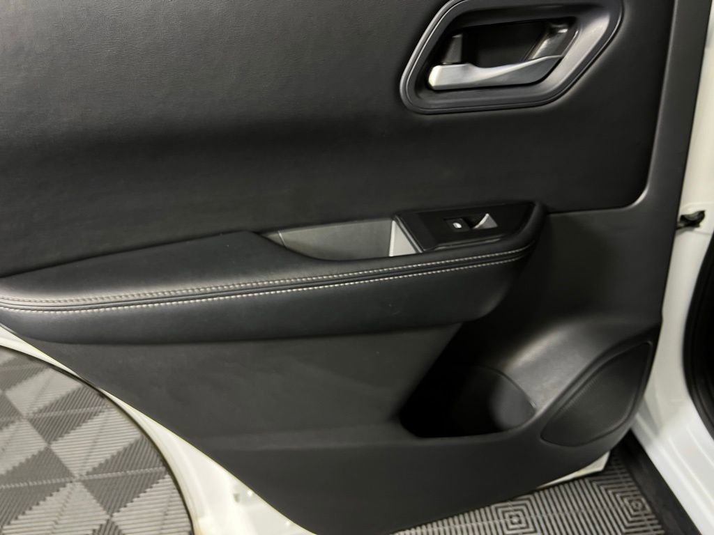 Used 2024 Nissan Rogue SV image 24