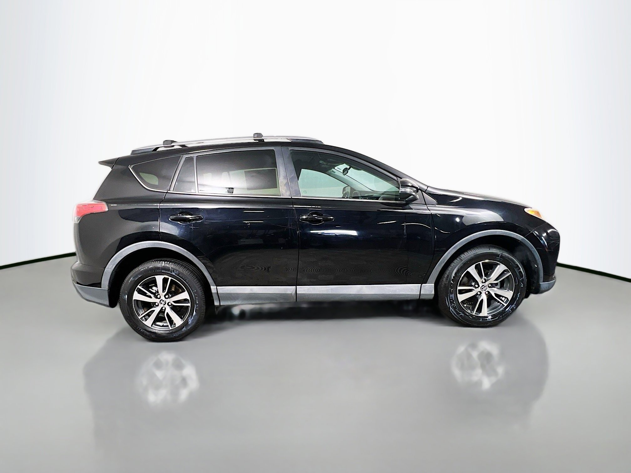 Used 2017 Toyota RAV4 XLE image 3