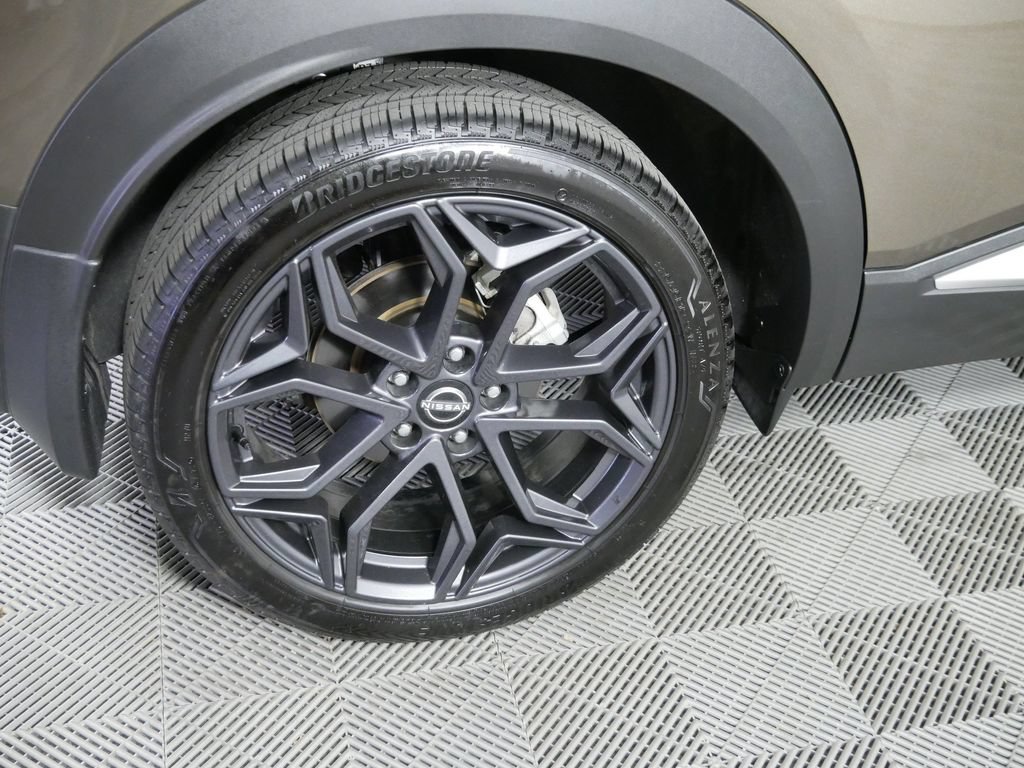 Used 2025 Nissan Kicks SR w/ SR Premium Package AWD/4WD image 11