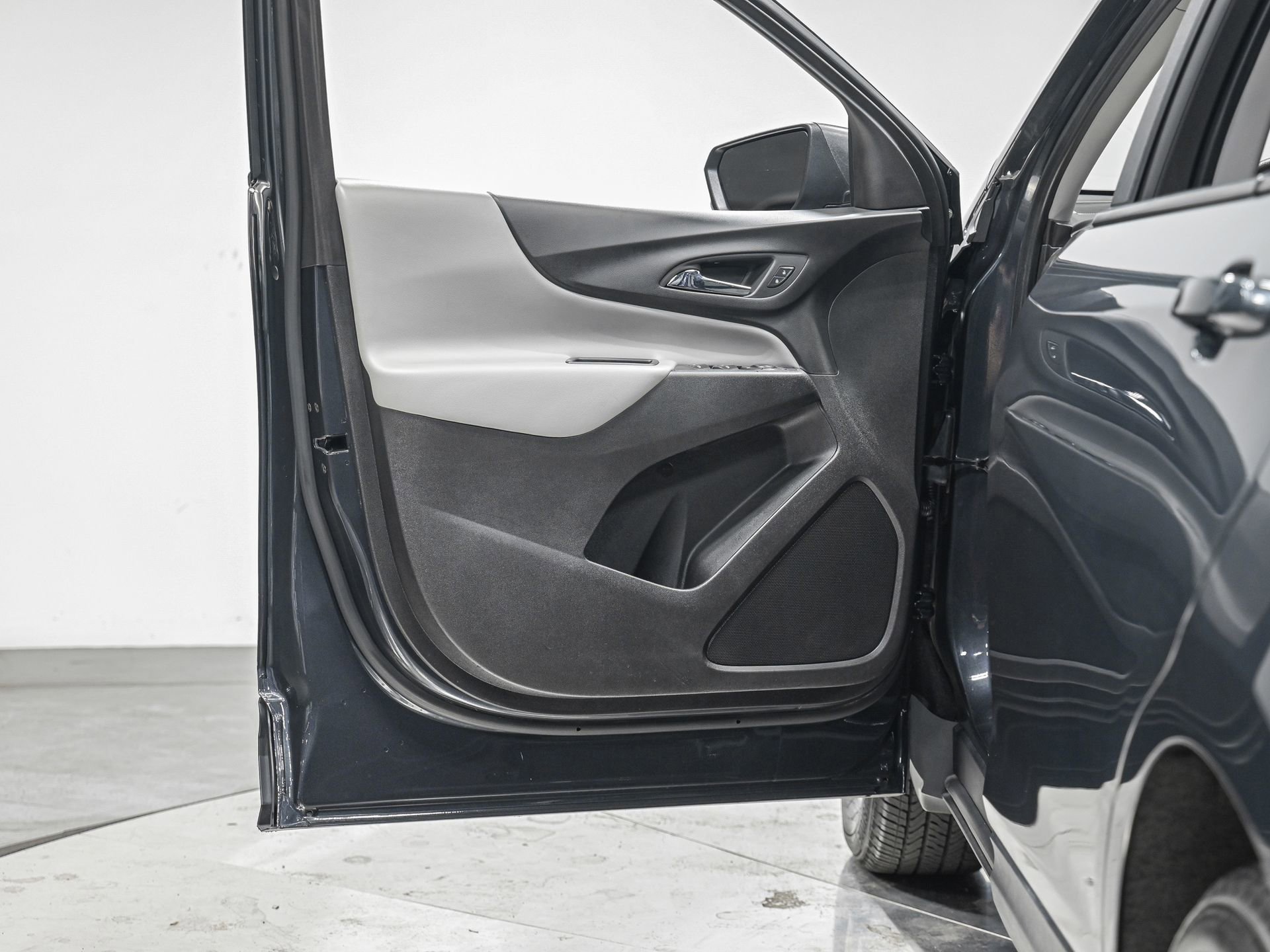 Used 2022 Chevrolet Equinox LS w/ LS Convenience Package image 14