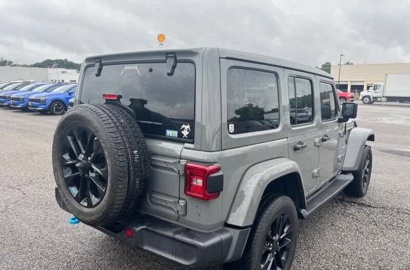 Used 2023 Jeep Wrangler Unlimited Sahara w/ Cold Weather Group AWD/4WD image 4