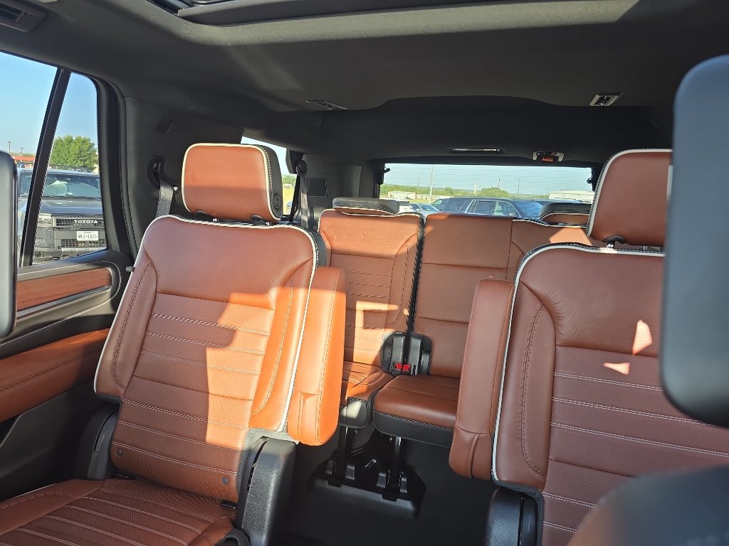 Certified 2023 GMC Yukon Denali Ultimate AWD/4WD image 7