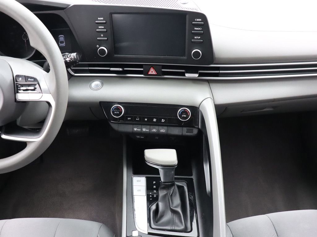 Used 2022 Hyundai Elantra SEL w/ Preferred Accessory Package image 22