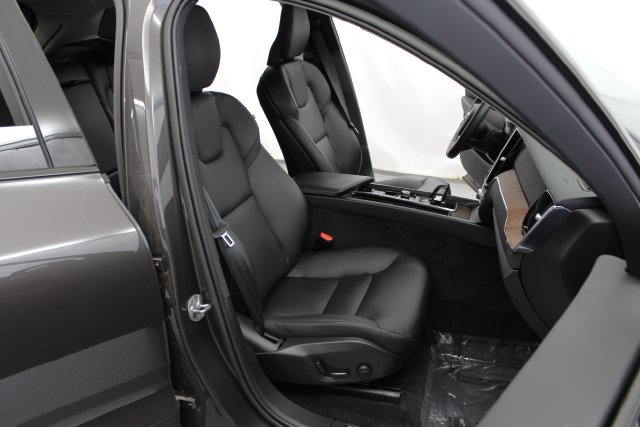 Used 2023 Volvo XC60 B5 Plus w/ Protection Package Premier AWD/4WD image 20