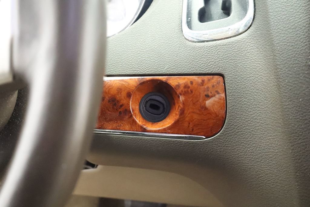 Used 2014 Chrysler Town & Country Touring FWD image 26