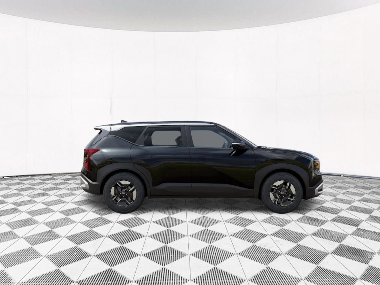 New 2027 Kia Seltos LX FWD image 9