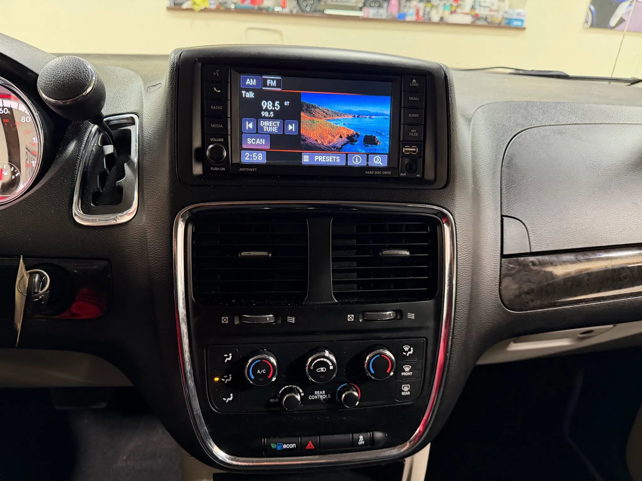 Used 2019 Dodge Grand Caravan SE image 42