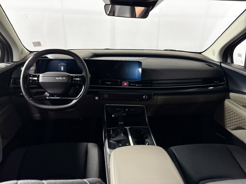New 2027 Kia Carnival LX FWD image 12