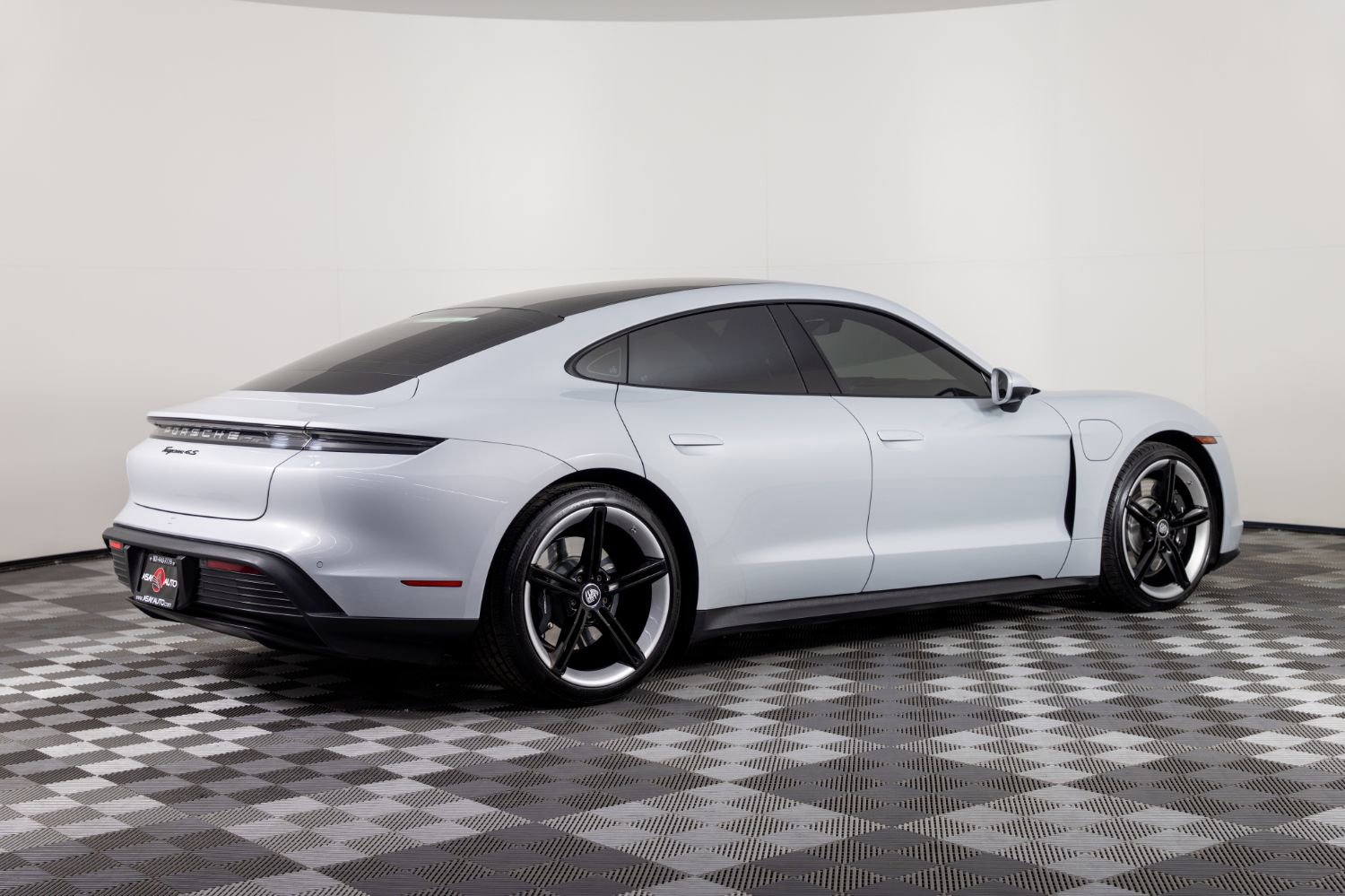 Used 2021 Porsche Taycan 4S w/ Premium Package image 8