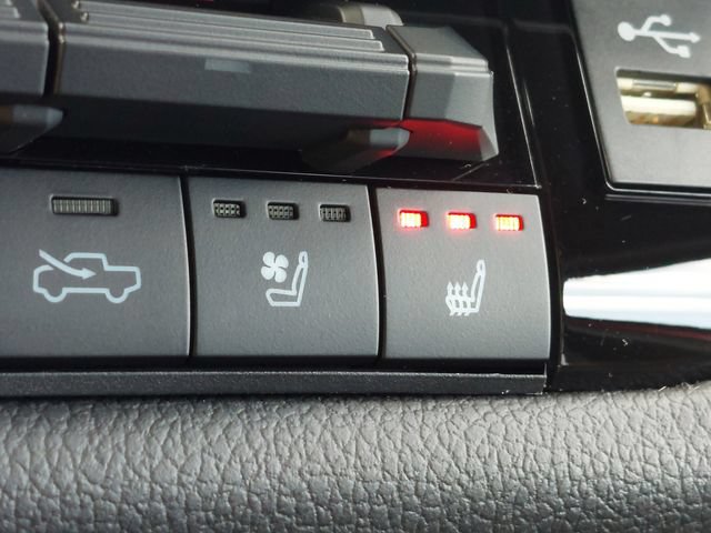 Certified 2025 Toyota Tundra Limited AWD/4WD image 32