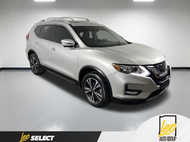 Used 2020 Nissan Rogue SV w/ Sun & Sound Touring Package AWD/4WD image 4