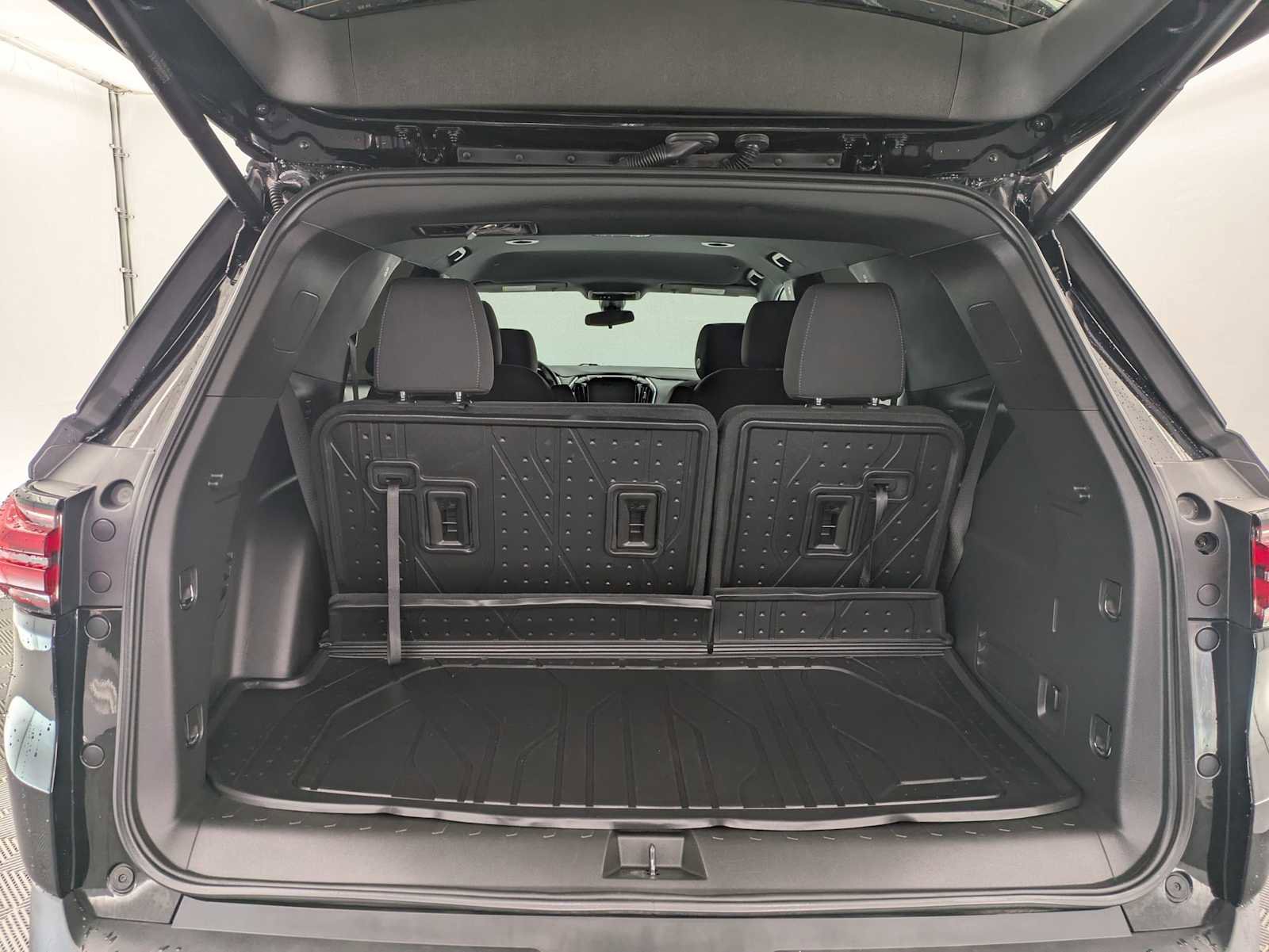 Used 2024 Chevrolet Traverse LT w/ LPO, Floor Liner Package AWD/4WD image 34