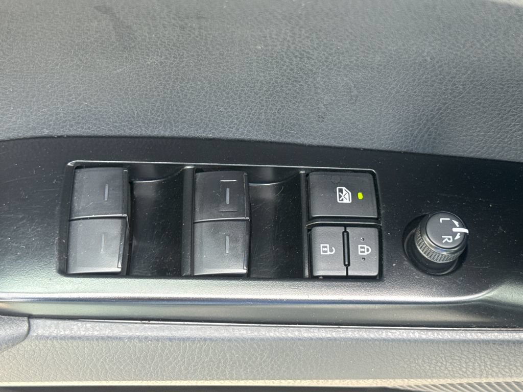 Used 2025 Toyota Camry SE FWD image 14