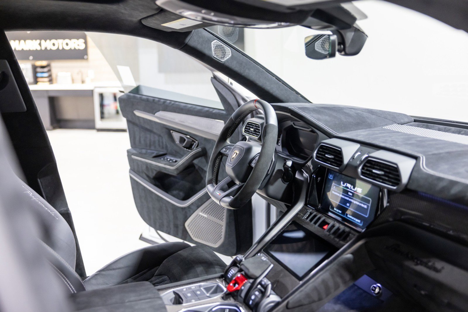 Used 2023 Lamborghini Urus Performante image 40