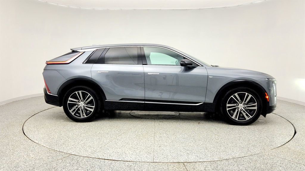 Used 2023 Cadillac Lyriq AWD image 4