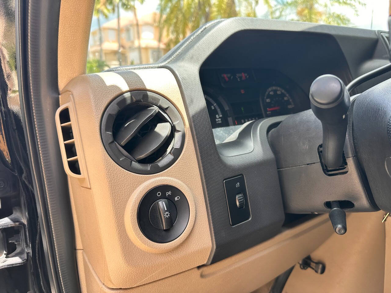 Used 2010 Ford E-350 and Econoline 350 XLT RWD image 47