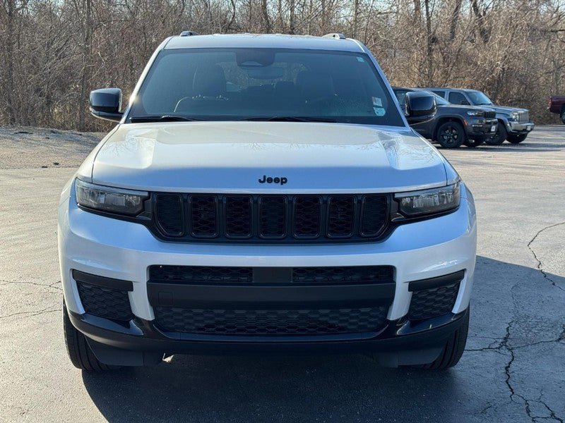 Used 2024 Jeep Grand Cherokee L Laredo AWD/4WD image 9