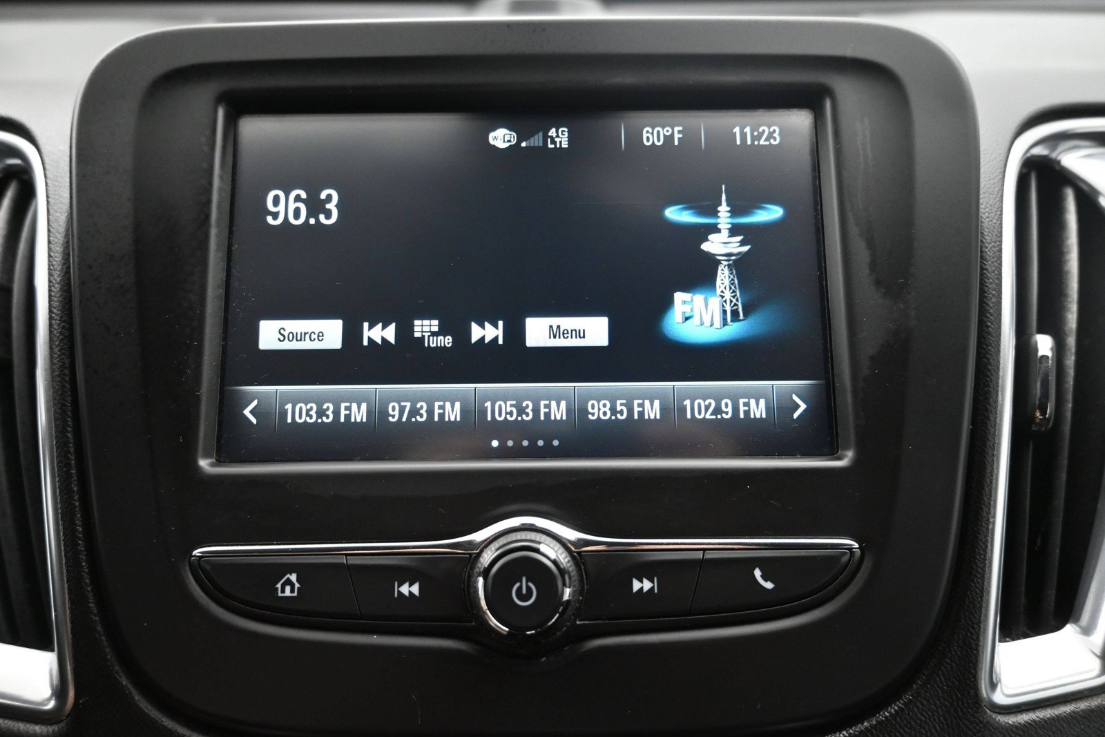 Used 2018 Chevrolet Malibu LT FWD image 15