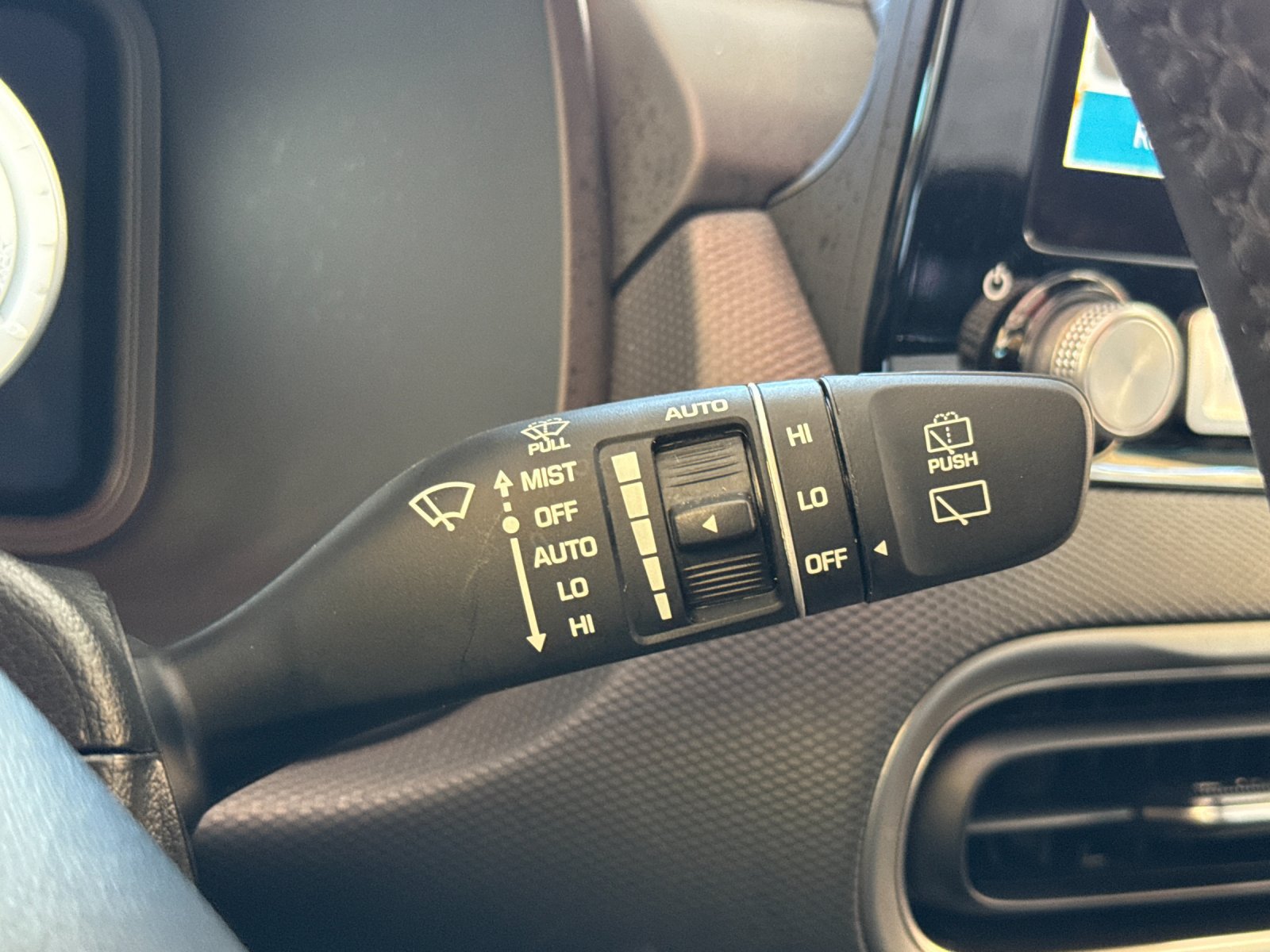 Used 2023 Hyundai Kona Limited FWD image 30