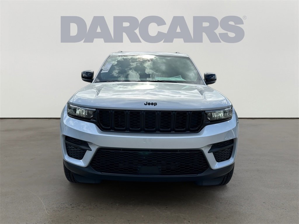 New 2025 Jeep Grand Cherokee Altitude image 2
