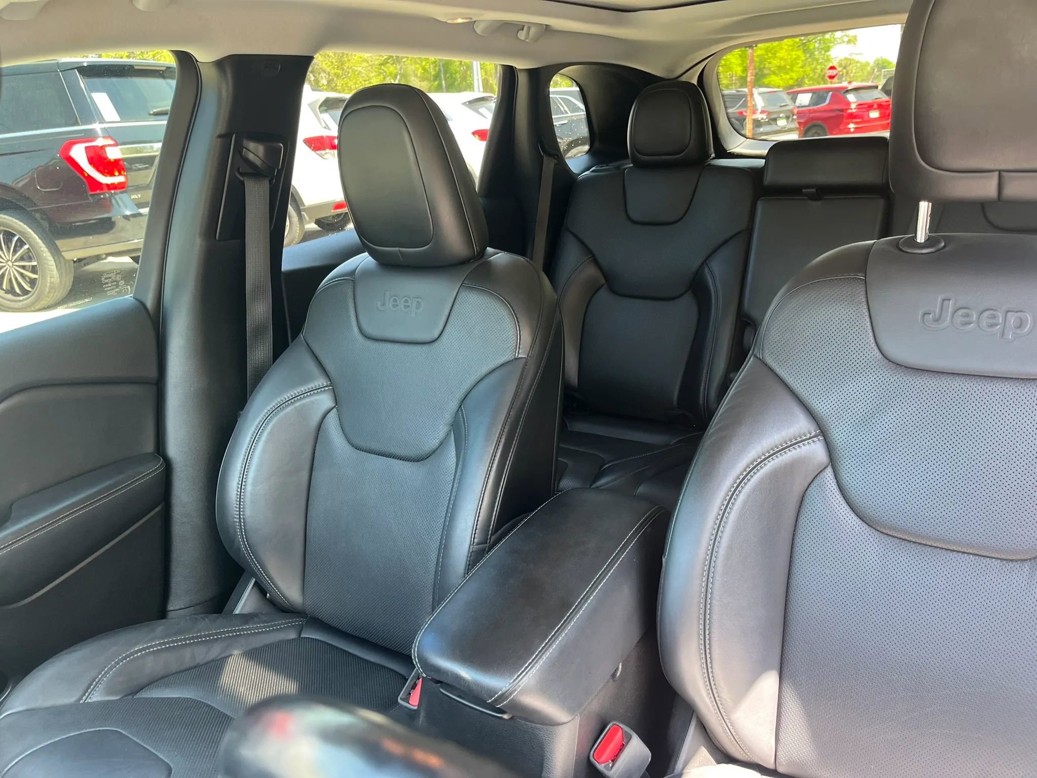 Used 2021 Jeep Cherokee Limited image 12