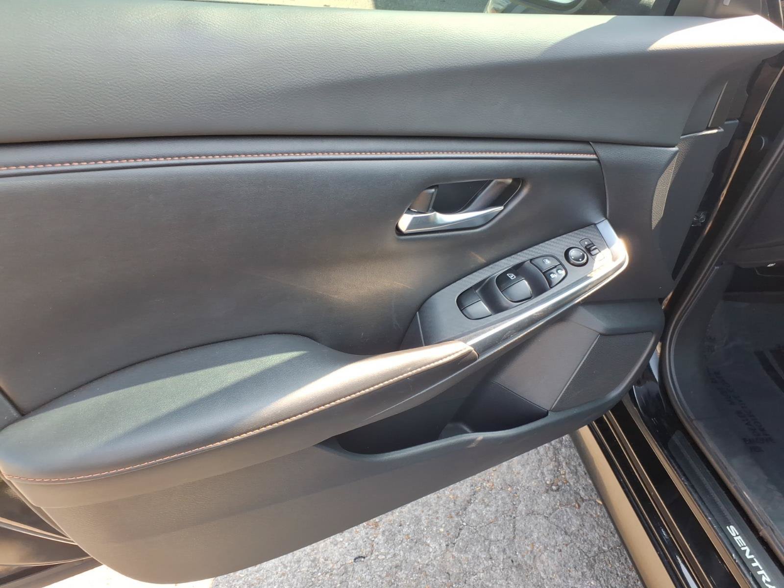 Used 2022 Nissan Sentra SR w/ Electronics Package FWD image 9