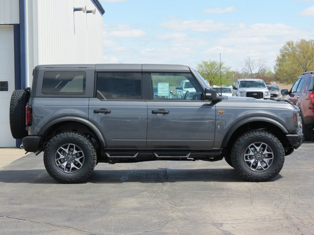 Used 2024 Ford Bronco Badlands image 9