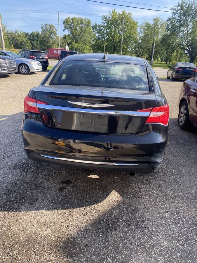 Used 2012 Chrysler 200 Touring FWD image 4