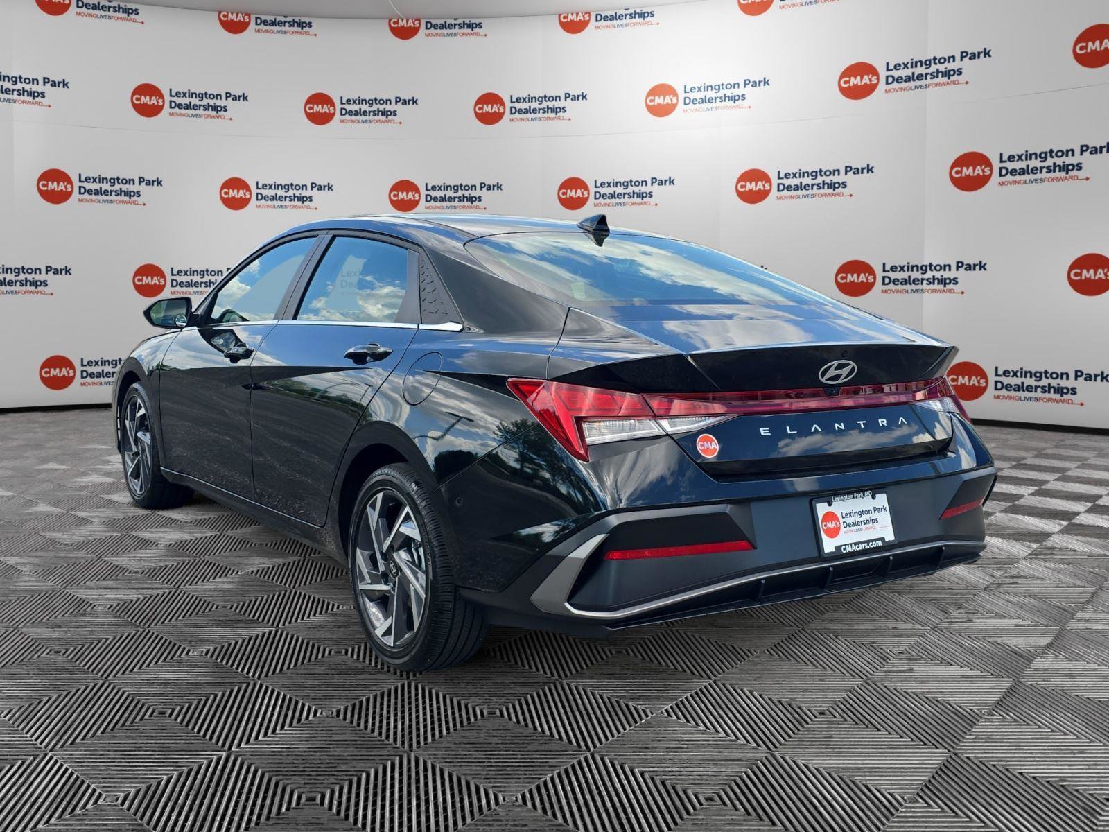 Used 2025 Hyundai Elantra SEL image 5