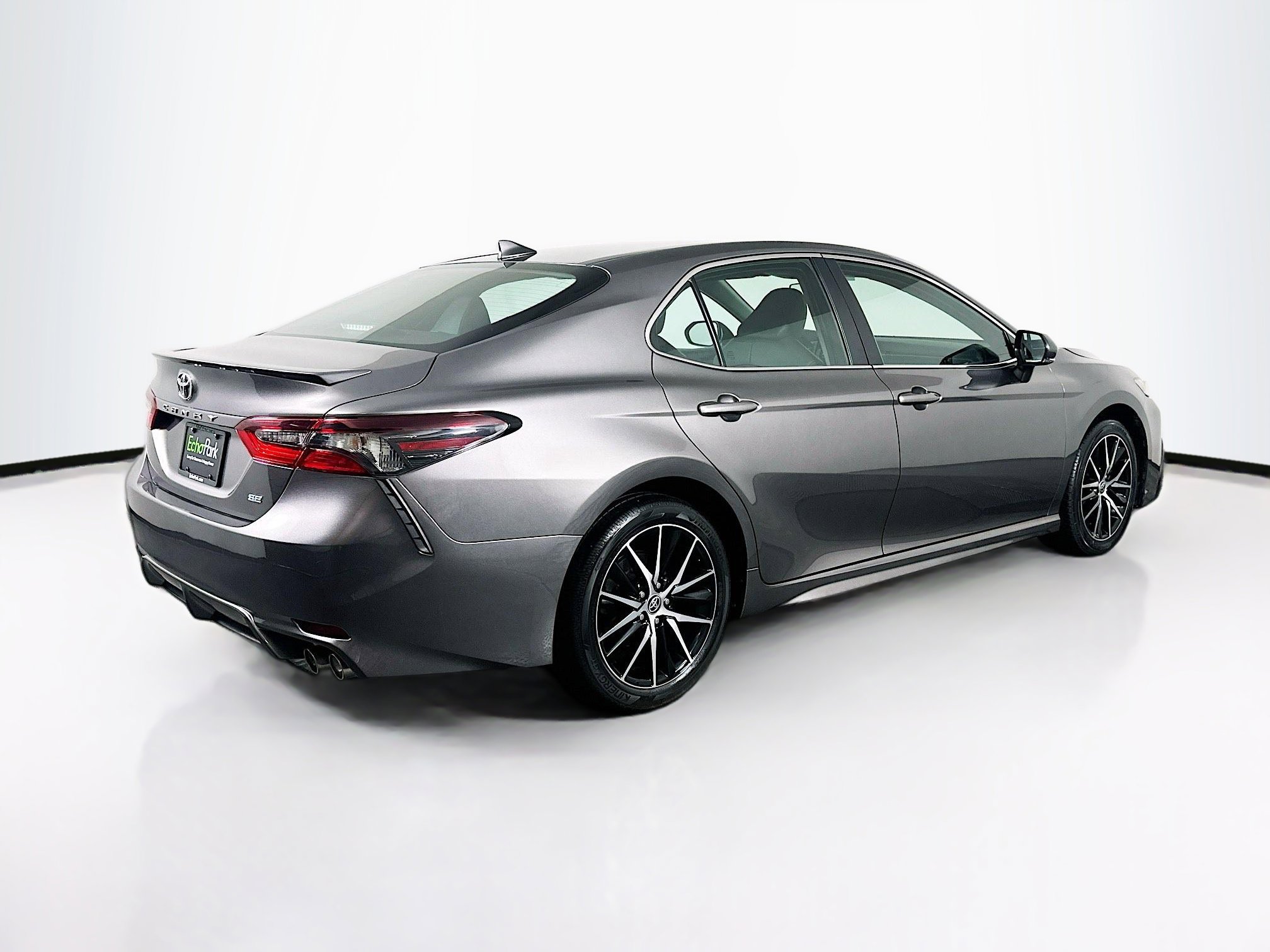 Used 2023 Toyota Camry SE FWD image 9