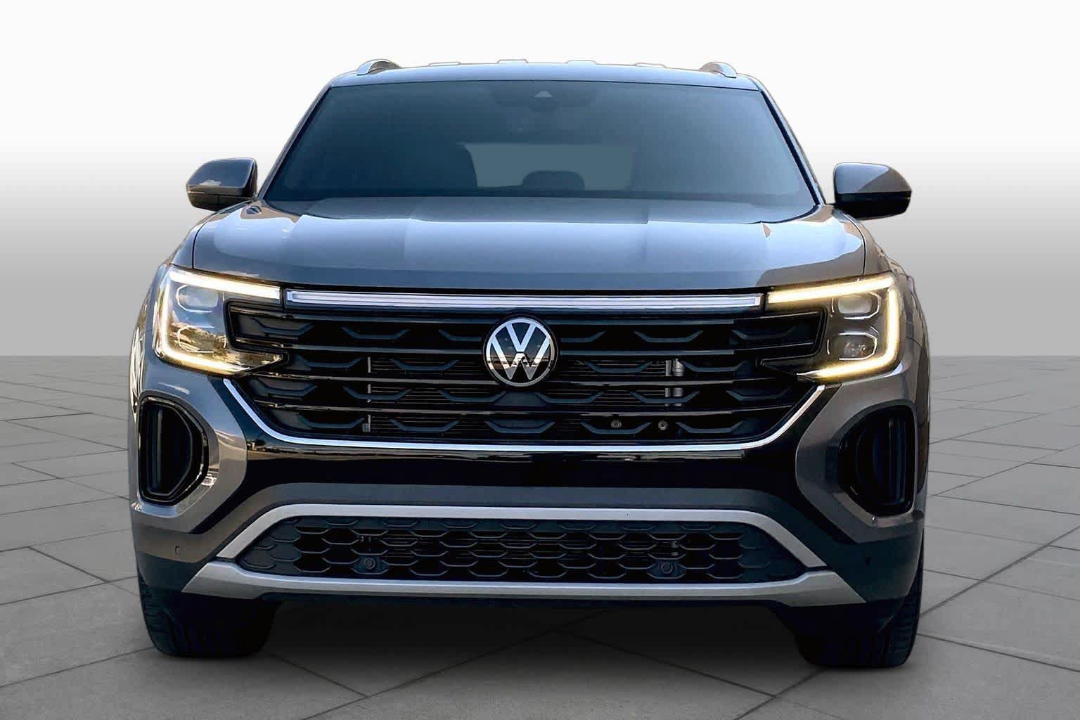 Used 2024 Volkswagen Atlas Cross Sport SE w/ Black Wheel Package AWD/4WD image 4