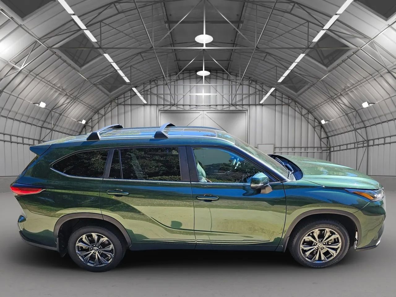 Used 2023 Toyota Highlander XLE image 12