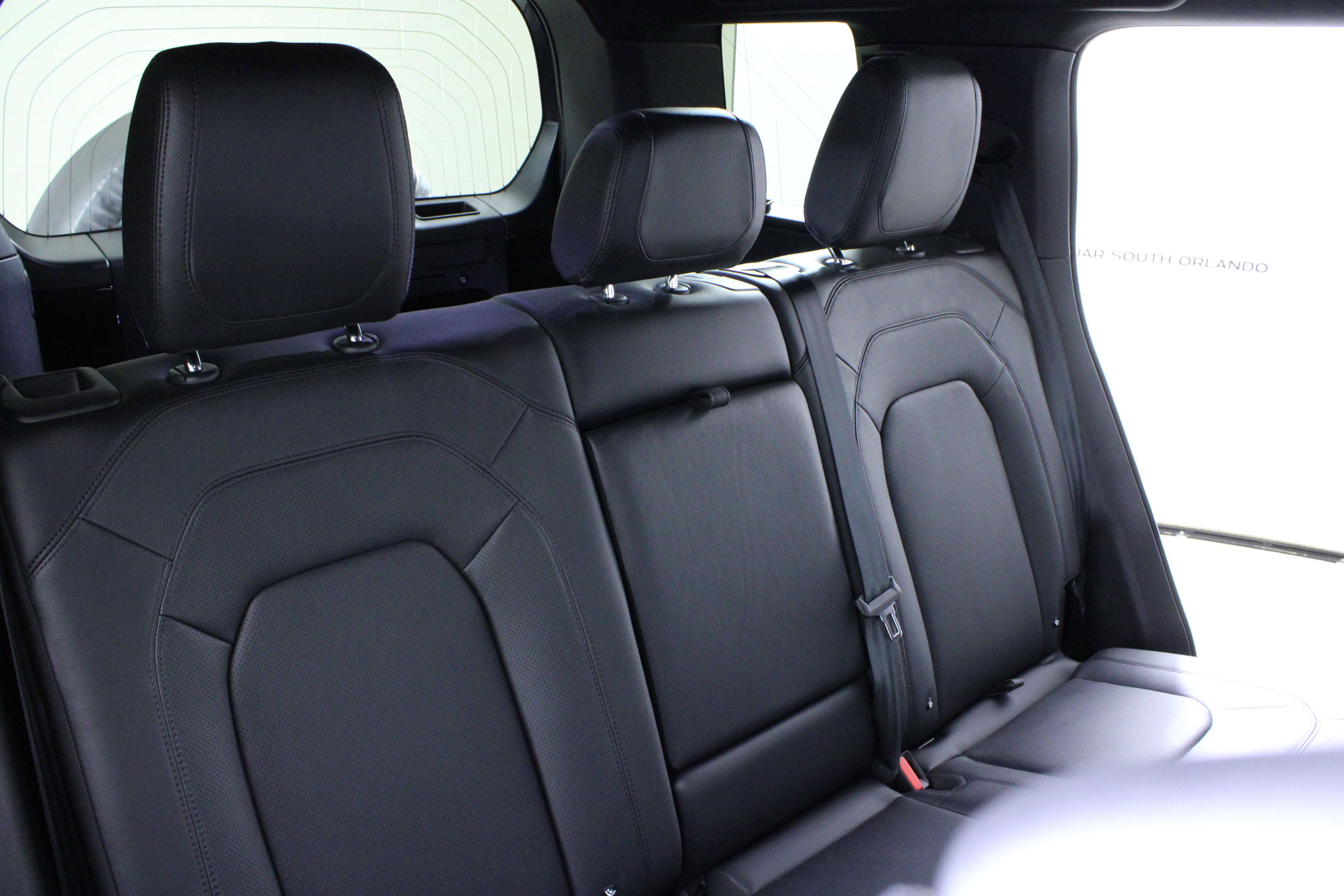 Used 2024 Land Rover Defender 110 S image 12